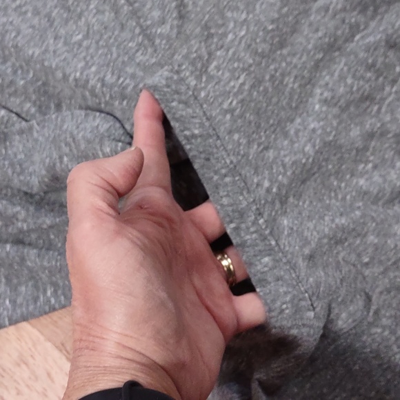 Men's lightweight hoodie with front pouch - Picture 3 of 10